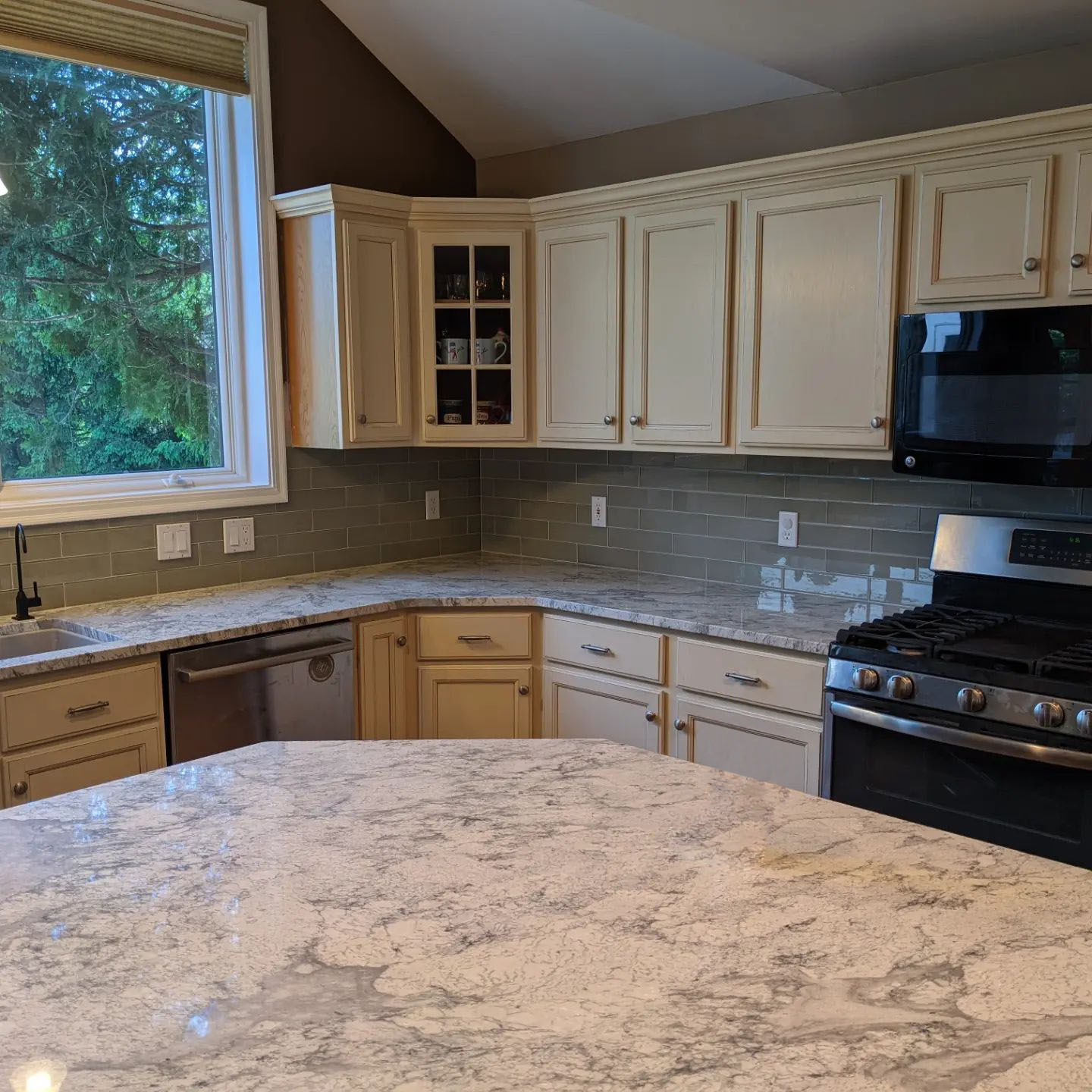 Kitchen Backsplash - Green Glass Tile